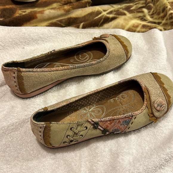 GORGEOUS BOBBI BLU SLIP ON FLATS. 10M - Picture 5 of 16